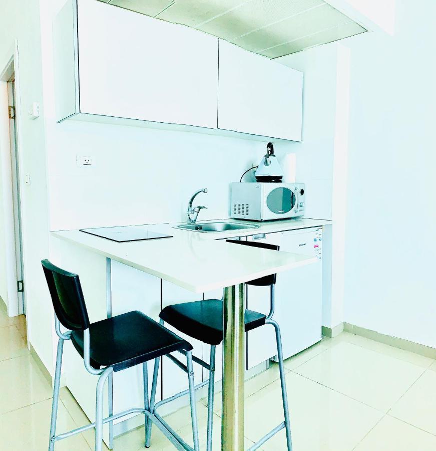 Sea Breeze Apartments Нетания Экстерьер фото