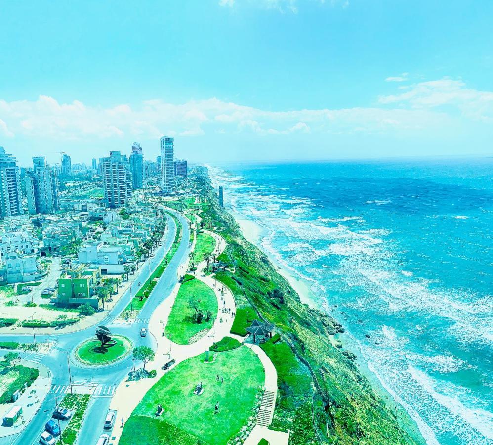 Sea Breeze Apartments Нетания Экстерьер фото