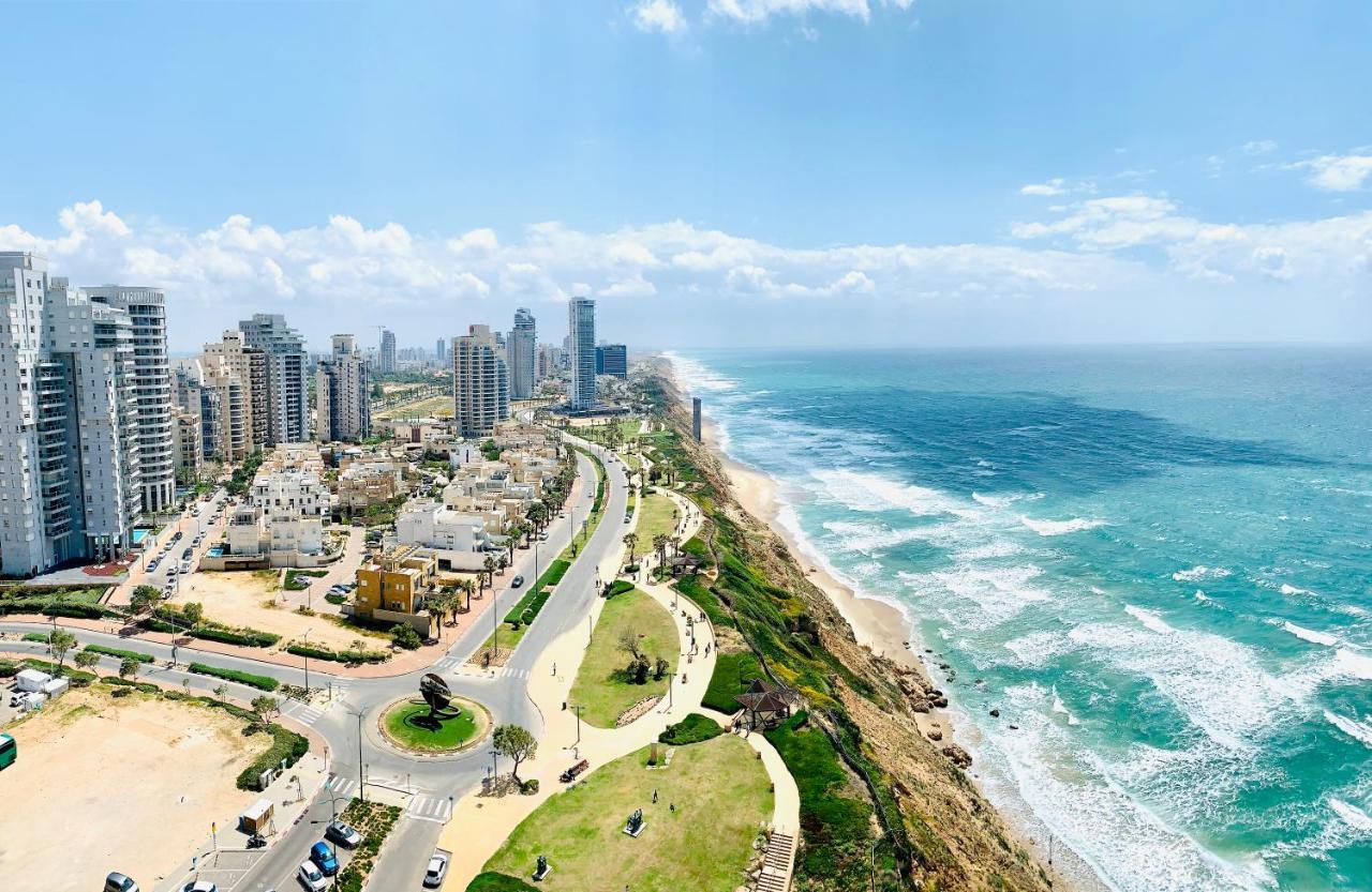 Sea Breeze Apartments Нетания Экстерьер фото
