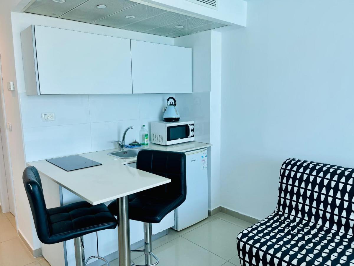 Sea Breeze Apartments Нетания Экстерьер фото