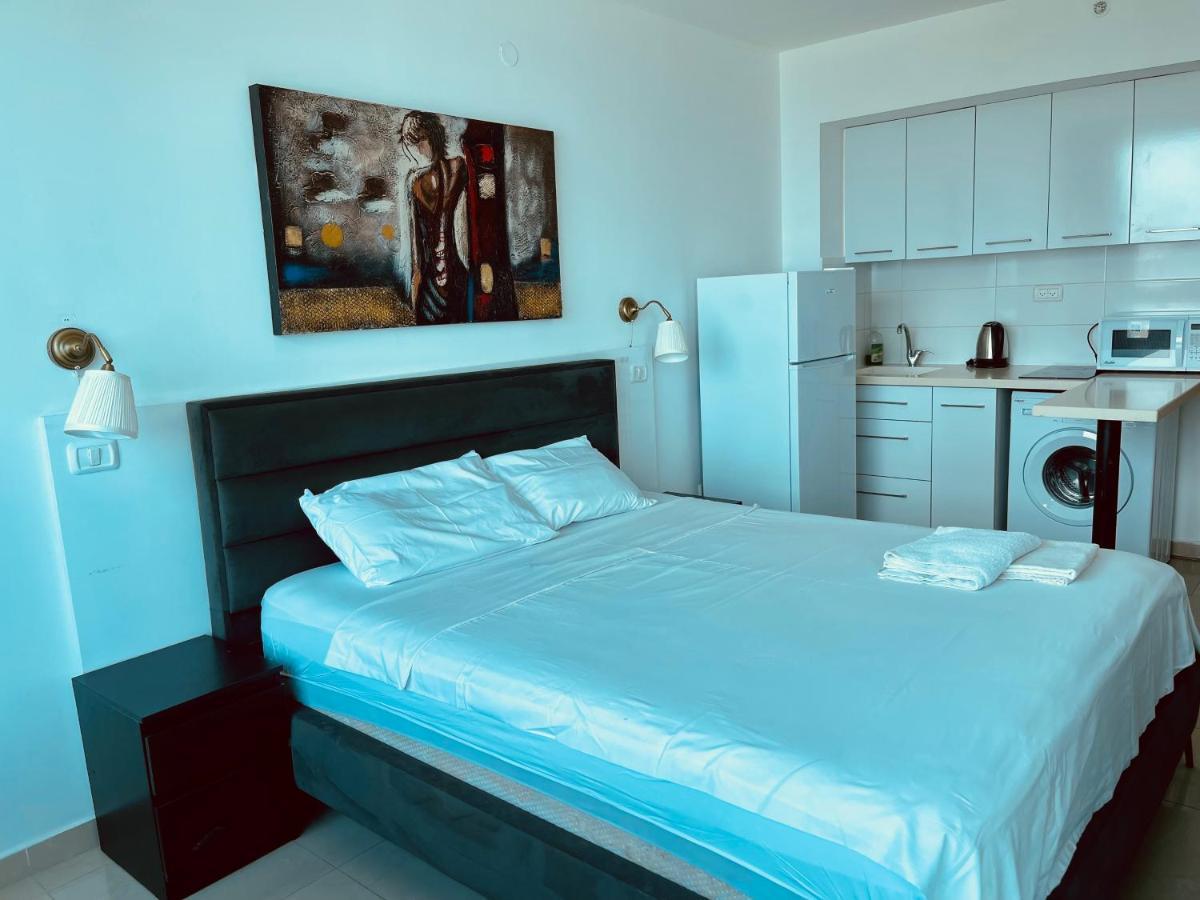 Sea Breeze Apartments Нетания Экстерьер фото